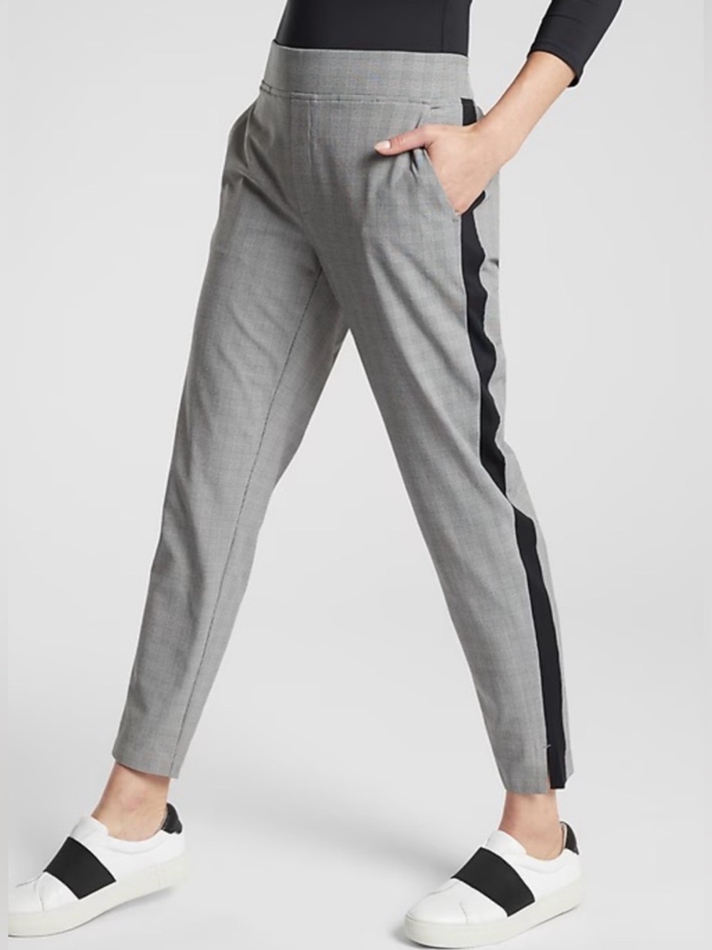 Gray Black White Plaid Pull-On Ankle Pants Size 2